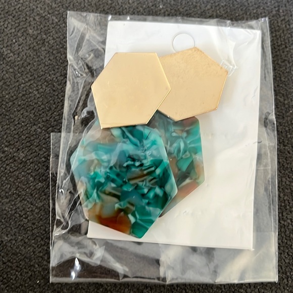 Jewelry - NWT Blue Acrylic Earrings